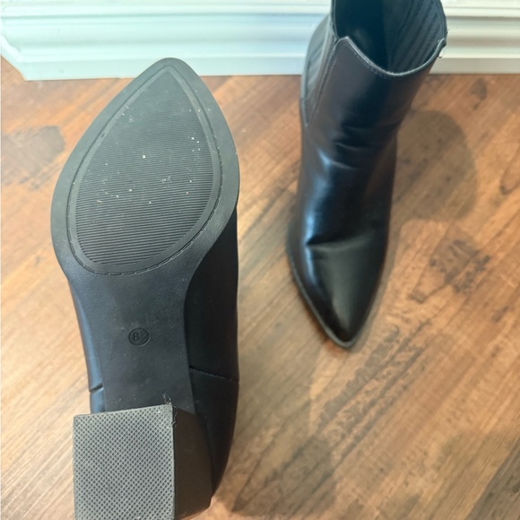 Elegant Black Ankle Boots - Picture 3 of 7